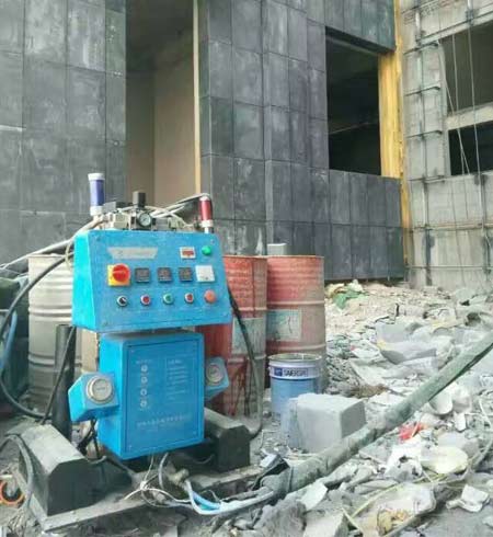 外墻保溫噴涂機(jī)(圖1) 外墻保溫噴涂機(jī)施工設(shè)備廠(chǎng)家